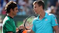 Federer (left) and Berdych